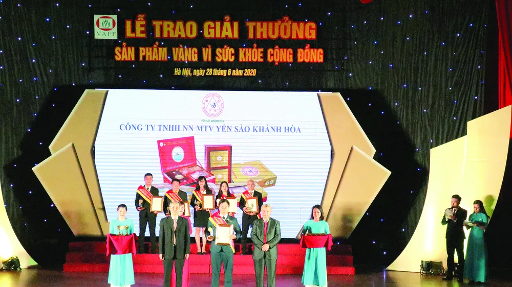 Yến sào Khánh Hòa nhận giải thưởng “Sản phẩm vàng vì sức khỏe cộng đồng năm 2020"