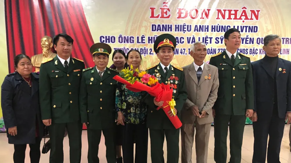 Đôi mắt người anh hùng 