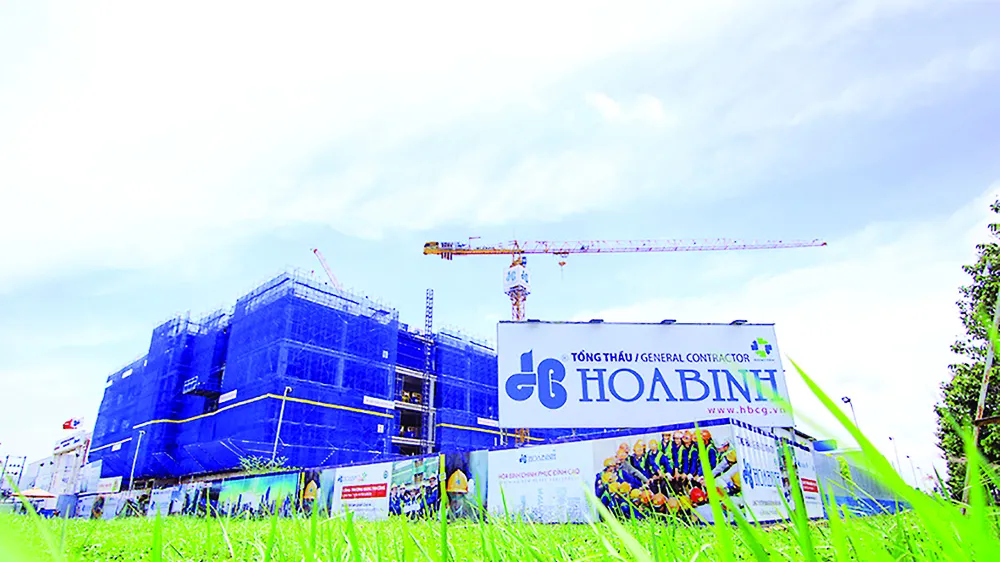 Cất nóc dự án Trung tâm thương mại Cobi Home