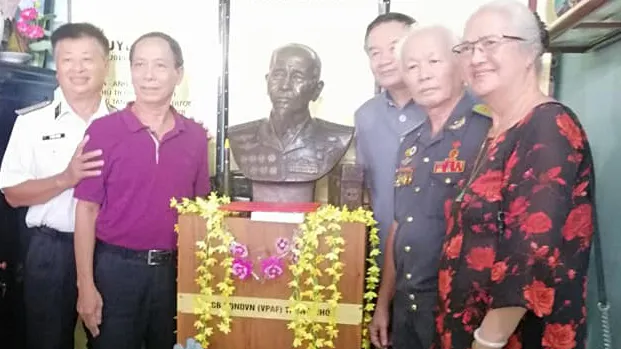 Trao tặng bức tượng đồng cố Đại tá phi công, Anh hùng lực lượng vũ trang nhân dân Nguyễn Văn Bảy