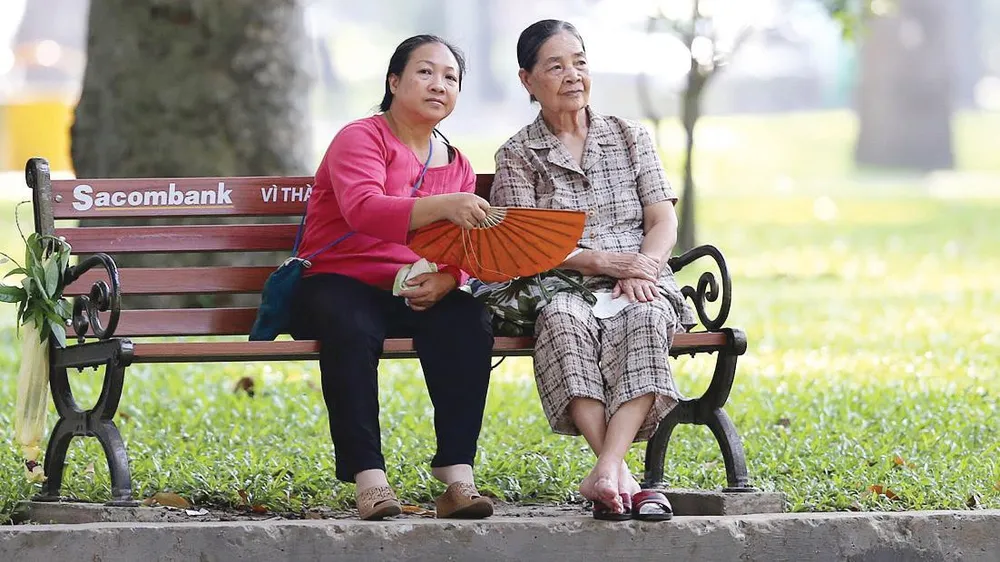 Người già họp lớp