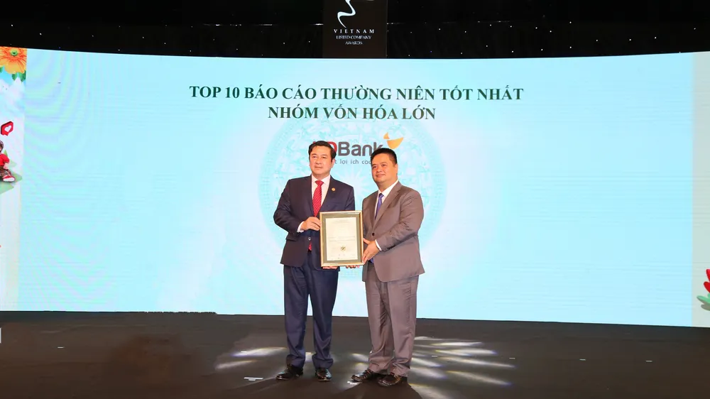 HDBank tiếp tục được vinh danh doanh nghiệp có báo cáo thường niên xuất sắc trên sàn chứng khoán