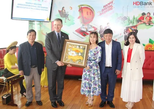 Đại sứ Hoa Kỳ thăm và làm việc với HDBank, Vietjet