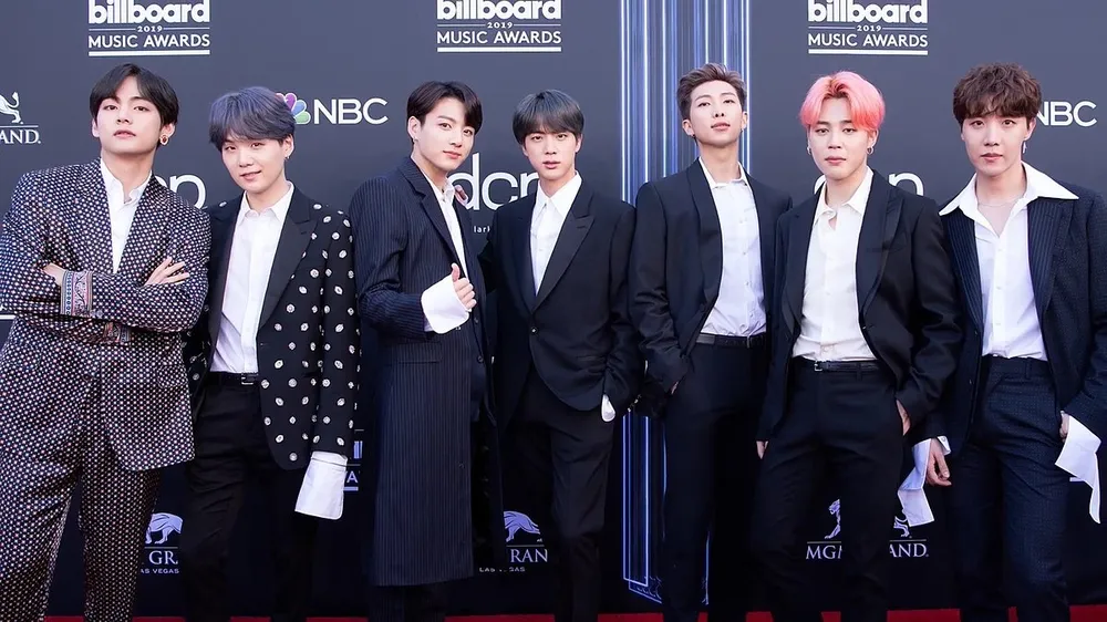K-Pop chưa hạ nhiệt
