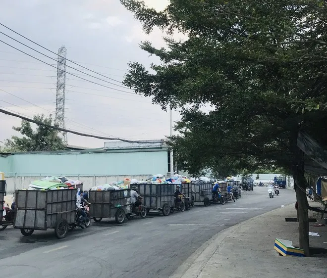 Khổ với trạm trung chuyển rác trước chung cư