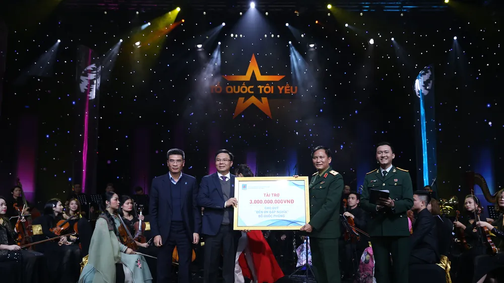 PVN-PV GAS ủng hộ 3 tỷ đồng cho “Quỹ đền ơn đáp nghĩa” của Bộ Quốc phòng tại Live concert “Tổ quốc tôi yêu” 