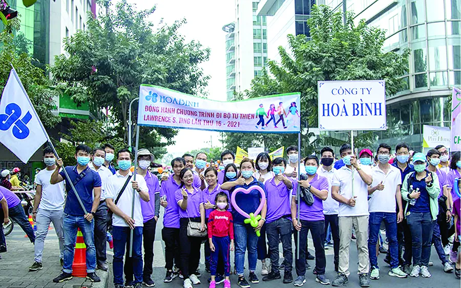 Hòa Bình 16 năm liên tiếp đồng hành đi bộ từ thiện Lawrence S.Ting