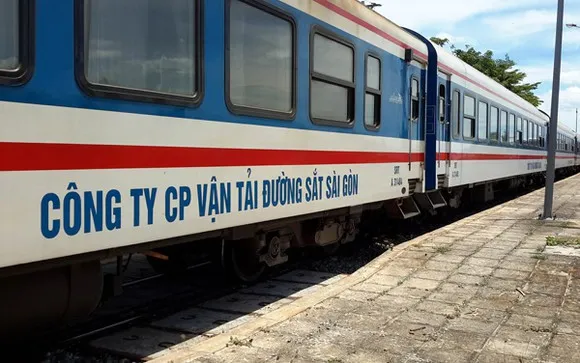 Công nhân tiếp tục trả vé tàu tết