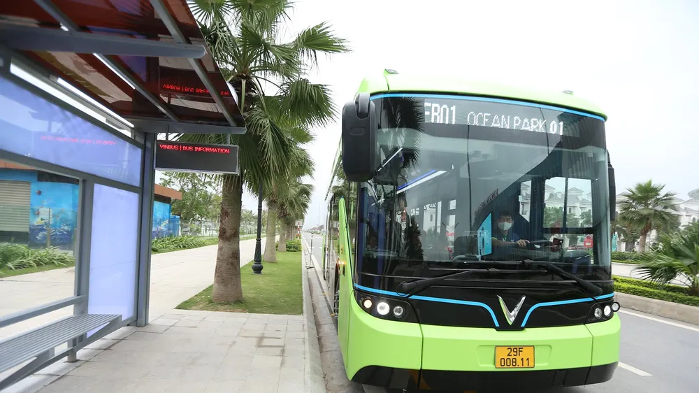 VinBus chính thức vận hành xe buýt điện thông minh đầu tiên tại Việt Nam