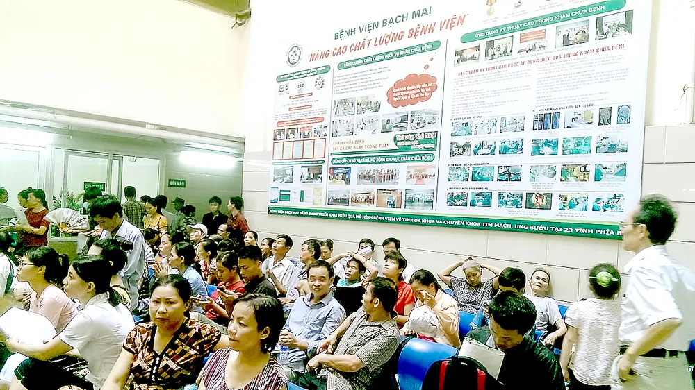 Bệnh viện Bạch Mai lý giải nguyên nhân hơn 200 người nghỉ việc, chuyển công tác