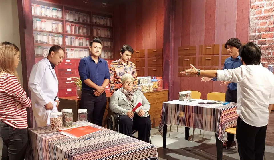 Nhà tôi ba đời…