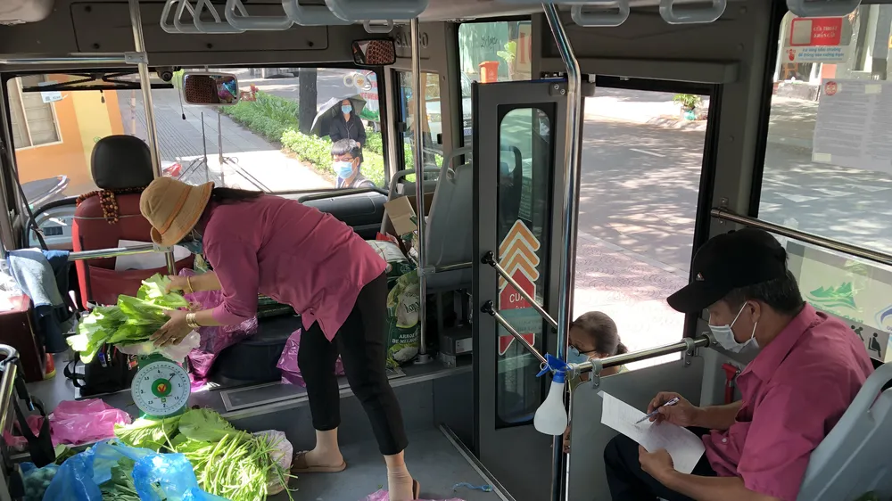 Siêu thị lưu động trên xe buýt