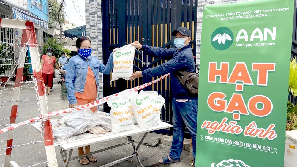 Báo SGGP phát hành trong mùa dịch: Kênh thông tin chính thống luôn đồng hành bạn đọc