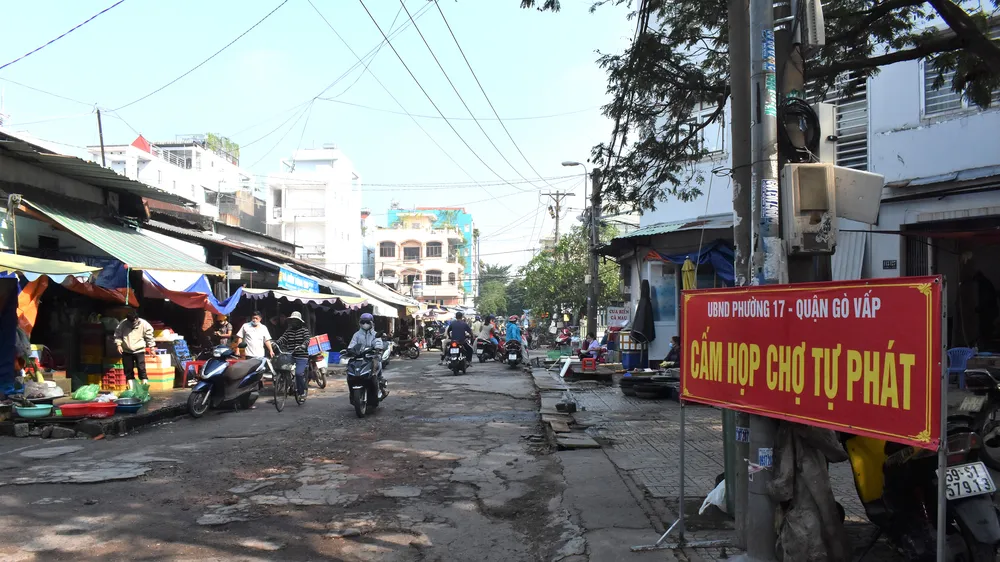 Sắp xếp lại hàng rong 