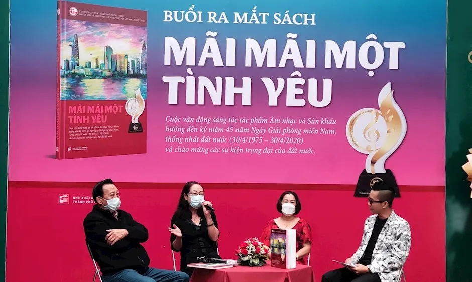 Các khách mời đại biểu tham gia giao lưu chia sẻ tại buổi ra mắt. Ảnh: thanhuytphcm.vn