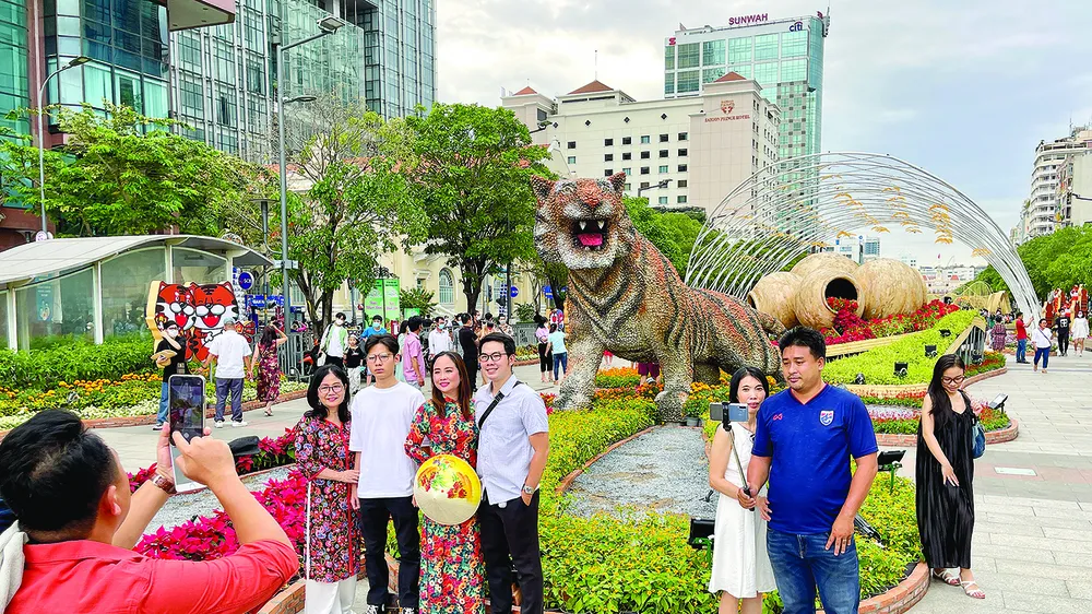 Tết Nhâm Dần 2022: “Biển người” du xuân
