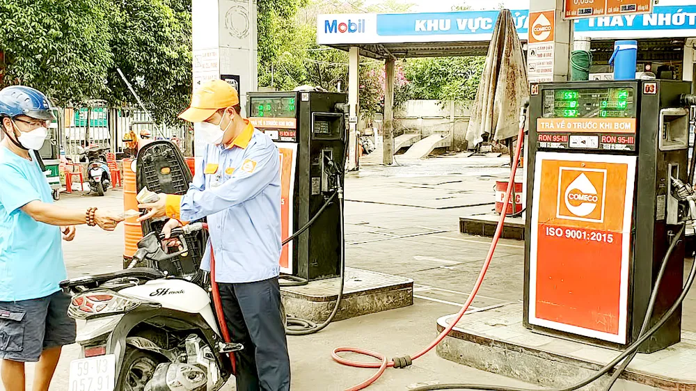 Cây xăng của Công ty Comeco trên đường Phan Huy Ích, quận Gò Vấp. Ảnh: LẠC PHONG