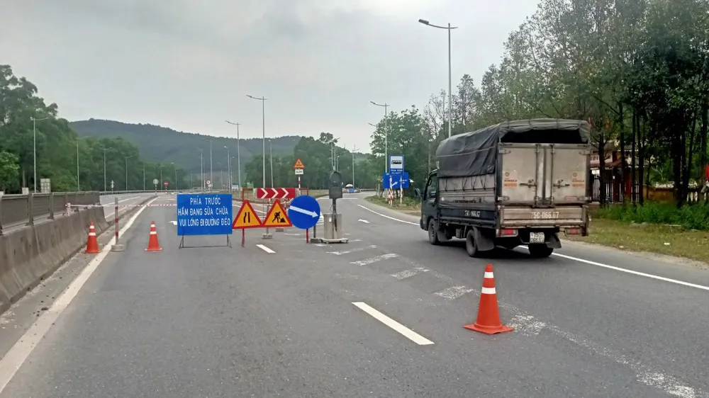 Đi đèo mà phải đóng phí... qua hầm!
