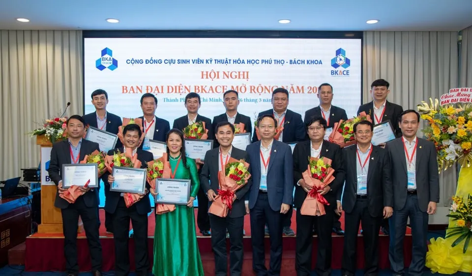 Cựu sinh viên trợ giúp sinh viên vay vốn học tập và start-up