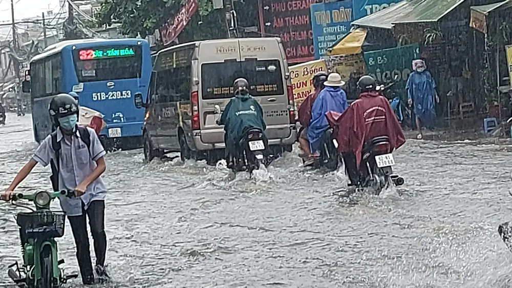 Ì ạch thi công công trình chống ngập