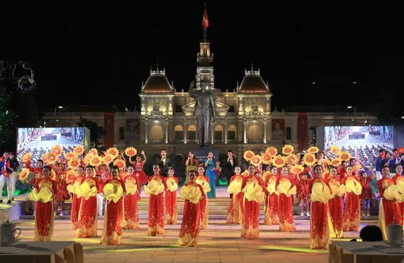 Chương trình nghệ thuật "Việt Nam trong trái tim ta"