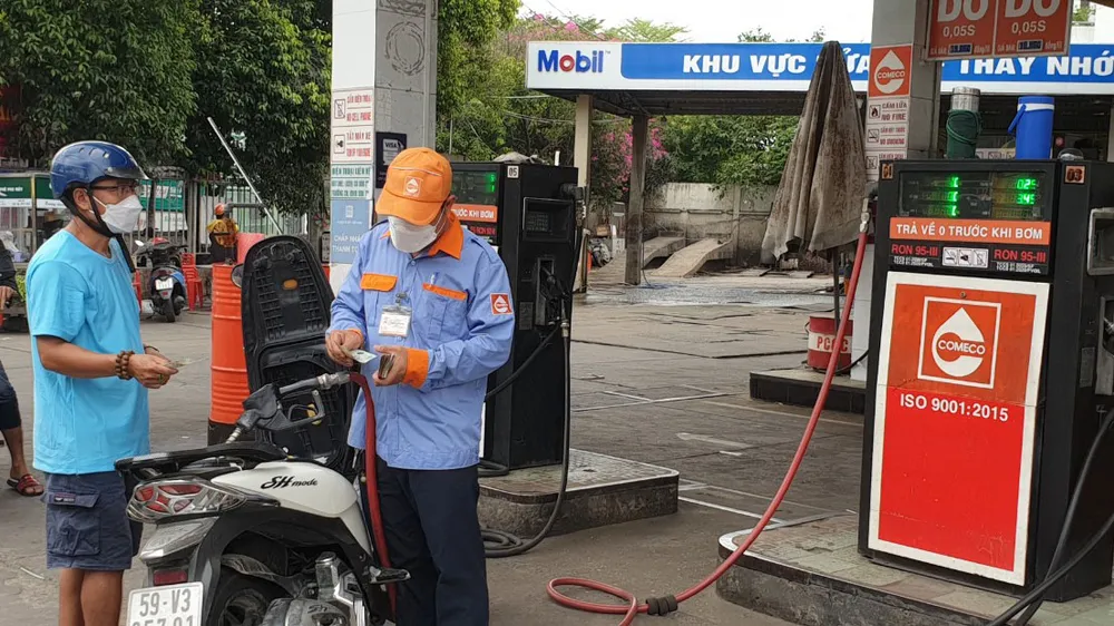 Nếu không có thuế và phí, giá xăng khoảng 20.000 đồng/lít