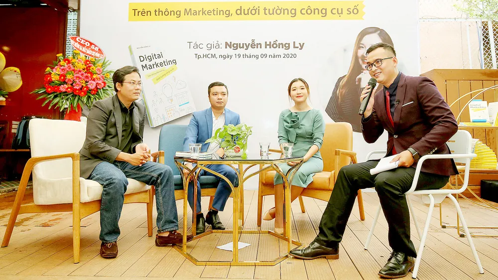 Đỏ mắt tìm nhà phê bình trẻ