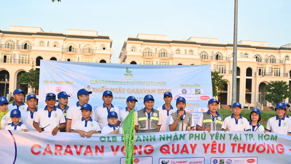 “Caravan Vòng quay yêu thương” lần 5 sẻ chia cùng học sinh nghèo hiếu học ở Phú Yên