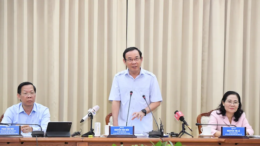 Bí thư Thành ủy TPHCM Nguyễn Văn Nên đánh giá kinh tế TPHCM phục hồi nhanh, khá đồng bộ và toàn diện. Ảnh VIỆT DŨNG