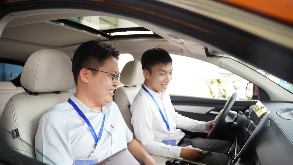 Lái thử VinFast VF 8: “Đáng mua nhất trong tầm giá 1 tỷ đồng!”