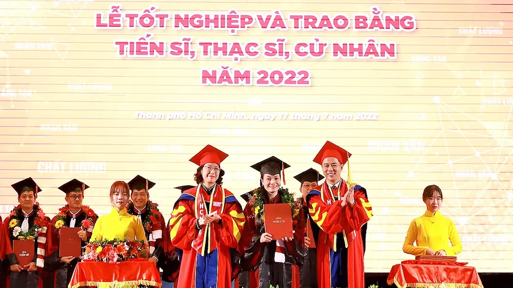Nỗi lo thiếu giáo sư, phó giáo sư