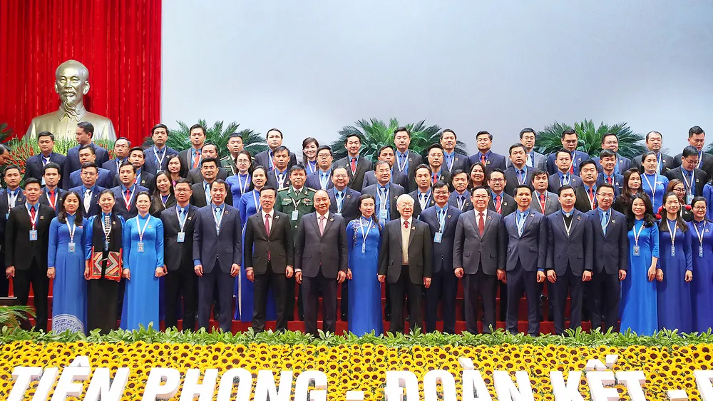 Tổng Bí thư Nguyễn Phú Trọng và các đồng chí lãnh đạo Đảng, Nhà nước chụp ảnh chung với các đại biểu, sáng 15-12. Ảnh: QUANG PHÚC