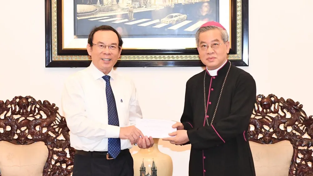 Bí thư Thành ủy TPHCM thăm, chúc mừng Giáng sinh 