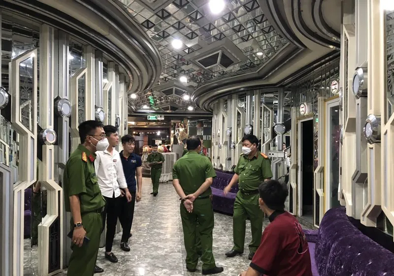 Hà Nội sẽ giải cứu karaoke hết cảnh “cửa đóng then cài”