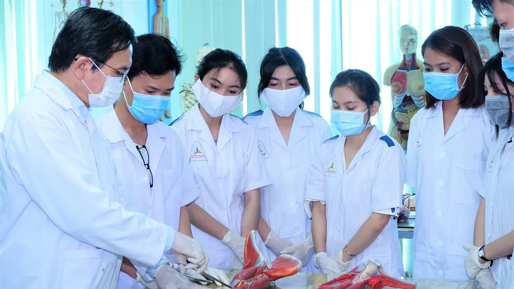 Giải thể hoặc sáp nhập những trường nghề yếu kém