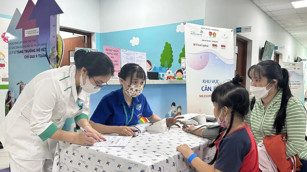 Yêu thương, nâng bước trẻ mồ côi