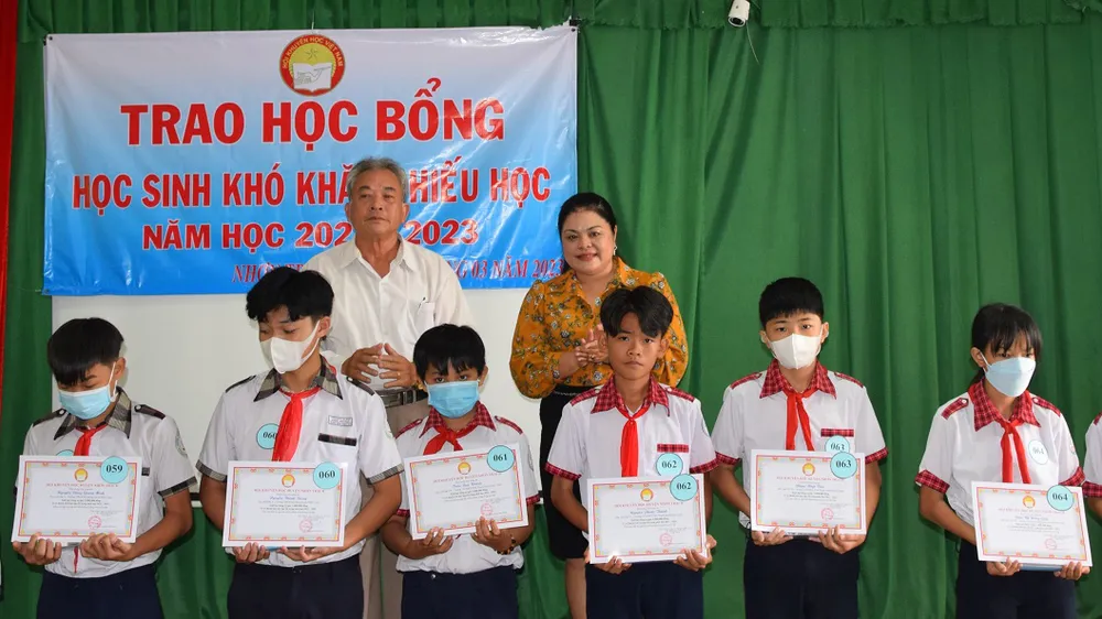 Vedan Việt Nam đồng trao tặng học bổng khuyến học huyện Nhơn Trạch và “nhà hậu phương” tại huyện Long Thành tỉnh Đồng Nai