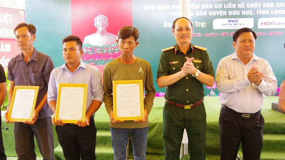 Khánh thành 80 căn nhà điểm dân cư liền kề chốt dân quân biên giới