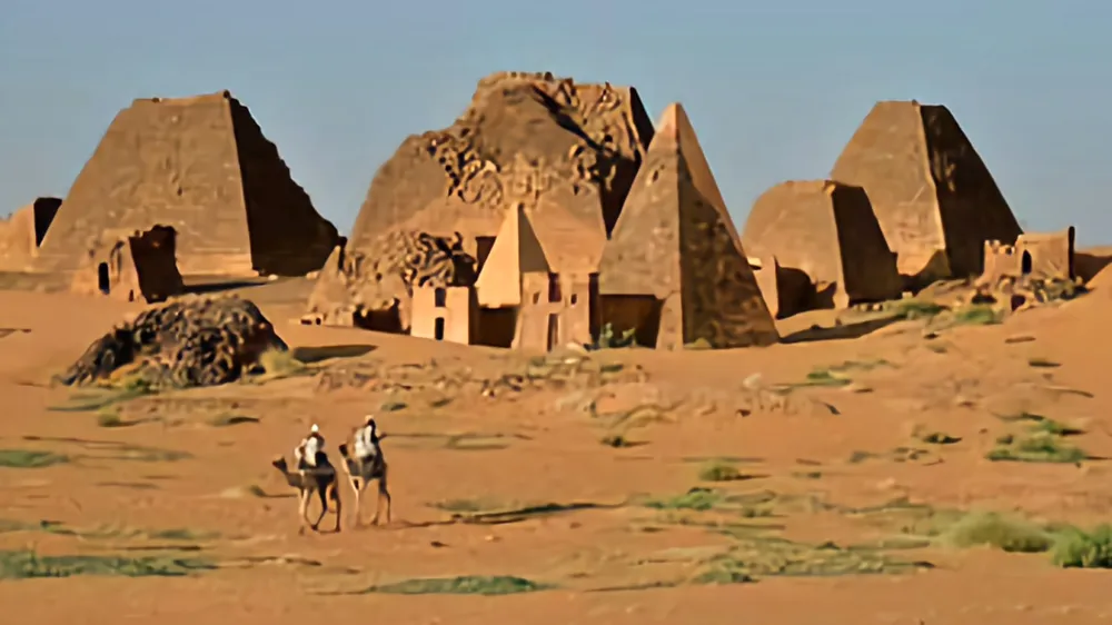 Một trong nhiều kim tự tháp ở Sudan