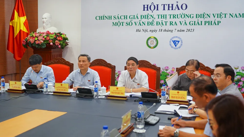 Chậm hình thành thị trường năng lượng cạnh tranh lành mạnh, giá điện còn bất cập