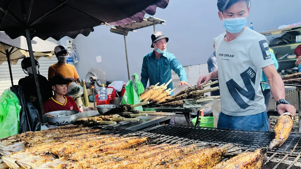Nhớ cá lóc đồng nướng trui