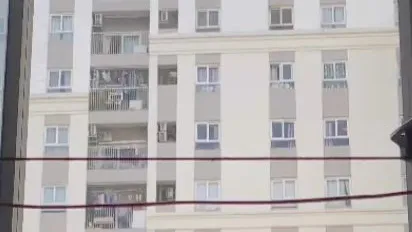 Giải cứu 4 người trong vụ cháy căn hộ nghi do người "ngáo đá" đốt