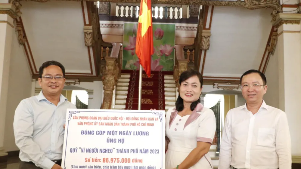 Ủng hộ một ngày lương chăm lo người nghèo