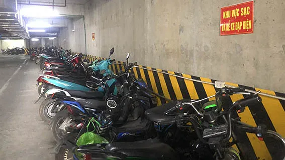 Không được sạc điện xe điện qua đêm ở chung cư mini