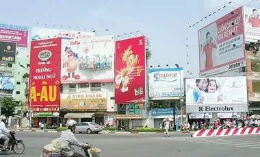 TPHCM chấn chỉnh hoạt động quảng cáo tại các vòng xoay
