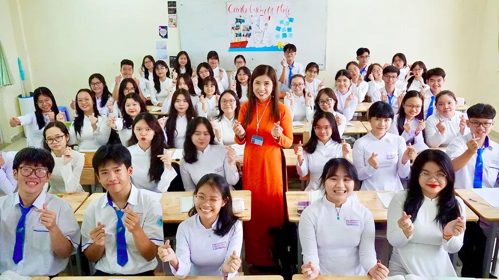 Giáo viên trung học phổ thông: Thắp lên ngọn lửa niềm tin