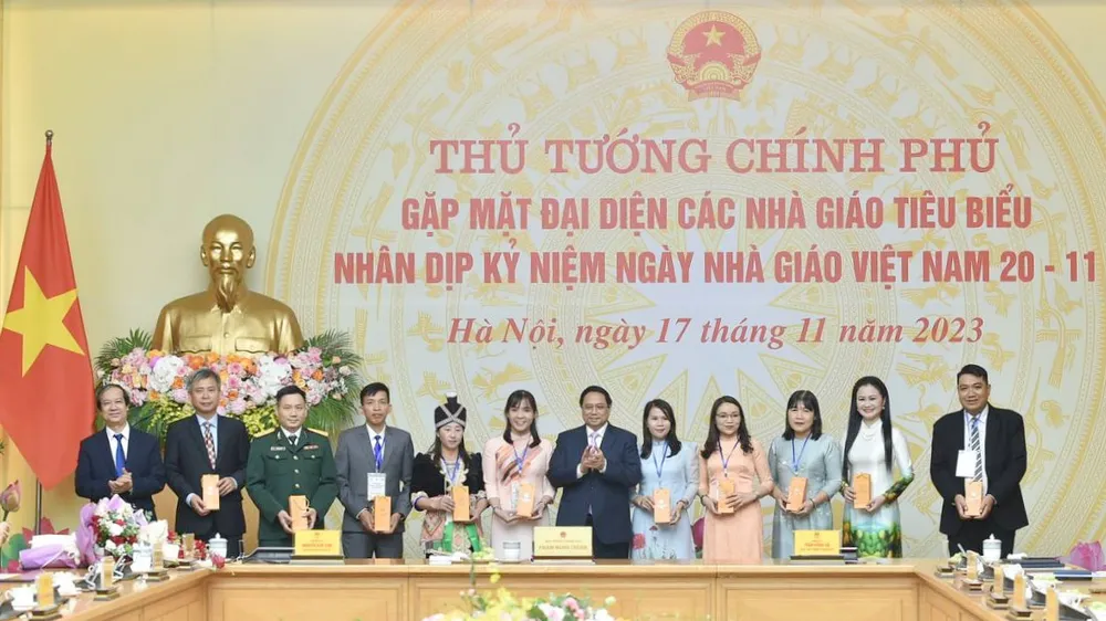 Thủ tướng Phạm Minh Chính gặp mặt đại diện các nhà giáo tiêu biểu