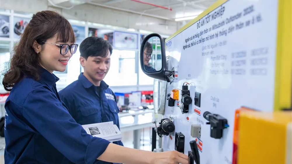 Ngăn chặn thương mại hóa giáo dục đại học ngoài công lập - Bài 1: Lợi nhuận ngàn tỷ, gánh nặng người học