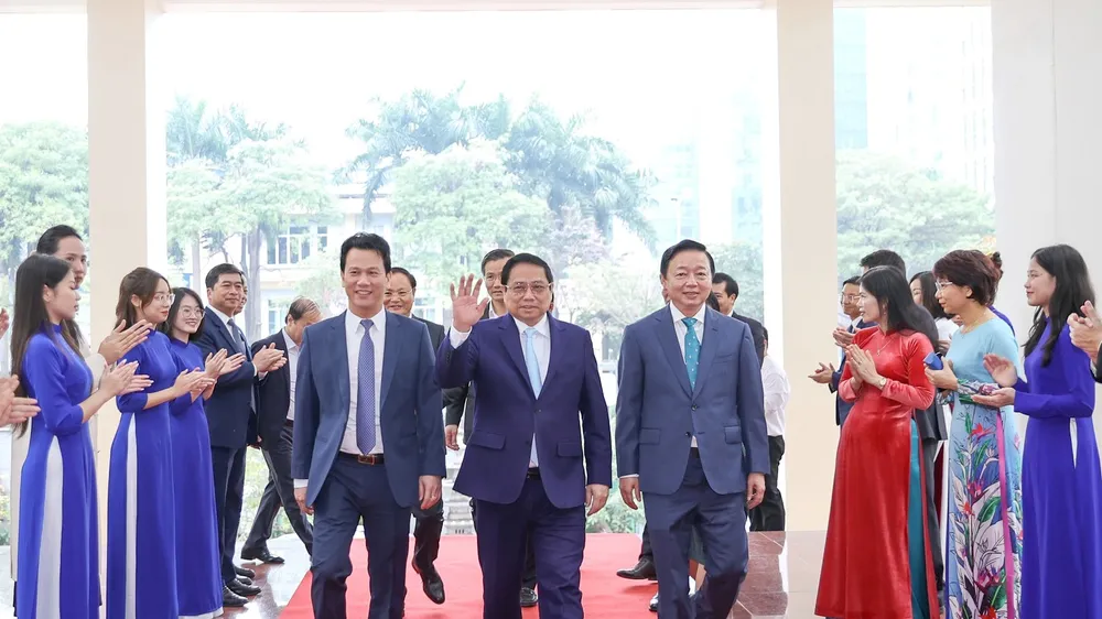 Đào tạo đội ngũ cán bộ tài nguyên - môi trường đủ năng lực, phẩm chất