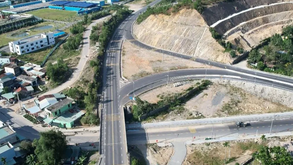 Đường về tết gần hơn - Bài 3: Tổng lực cho bức tranh giao thông tươi sáng